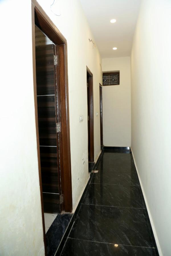 The Charlie'S Hostel 뉴델리 외부 사진