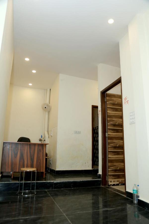 The Charlie'S Hostel 뉴델리 외부 사진